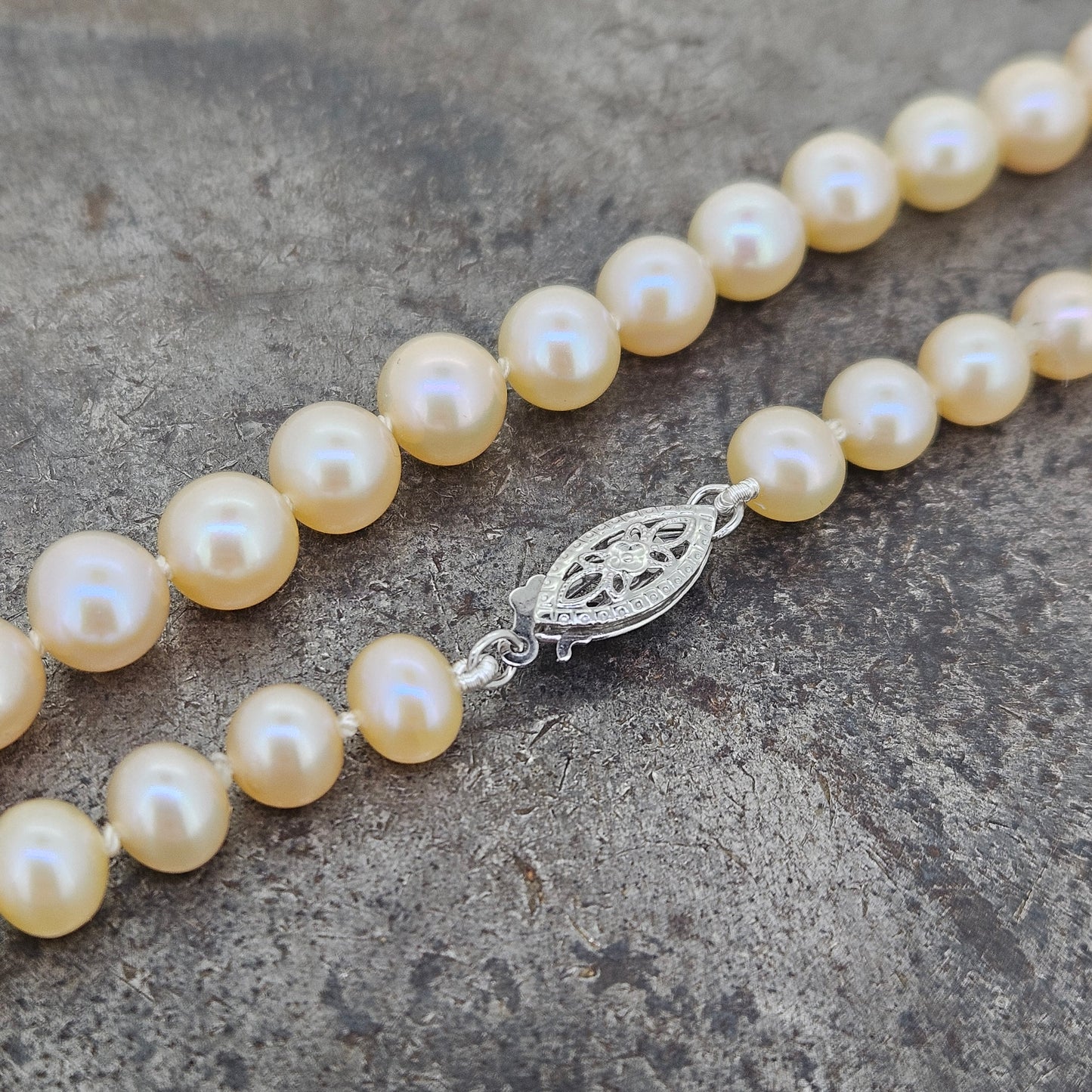 14k white gold peach/pink pearl necklace