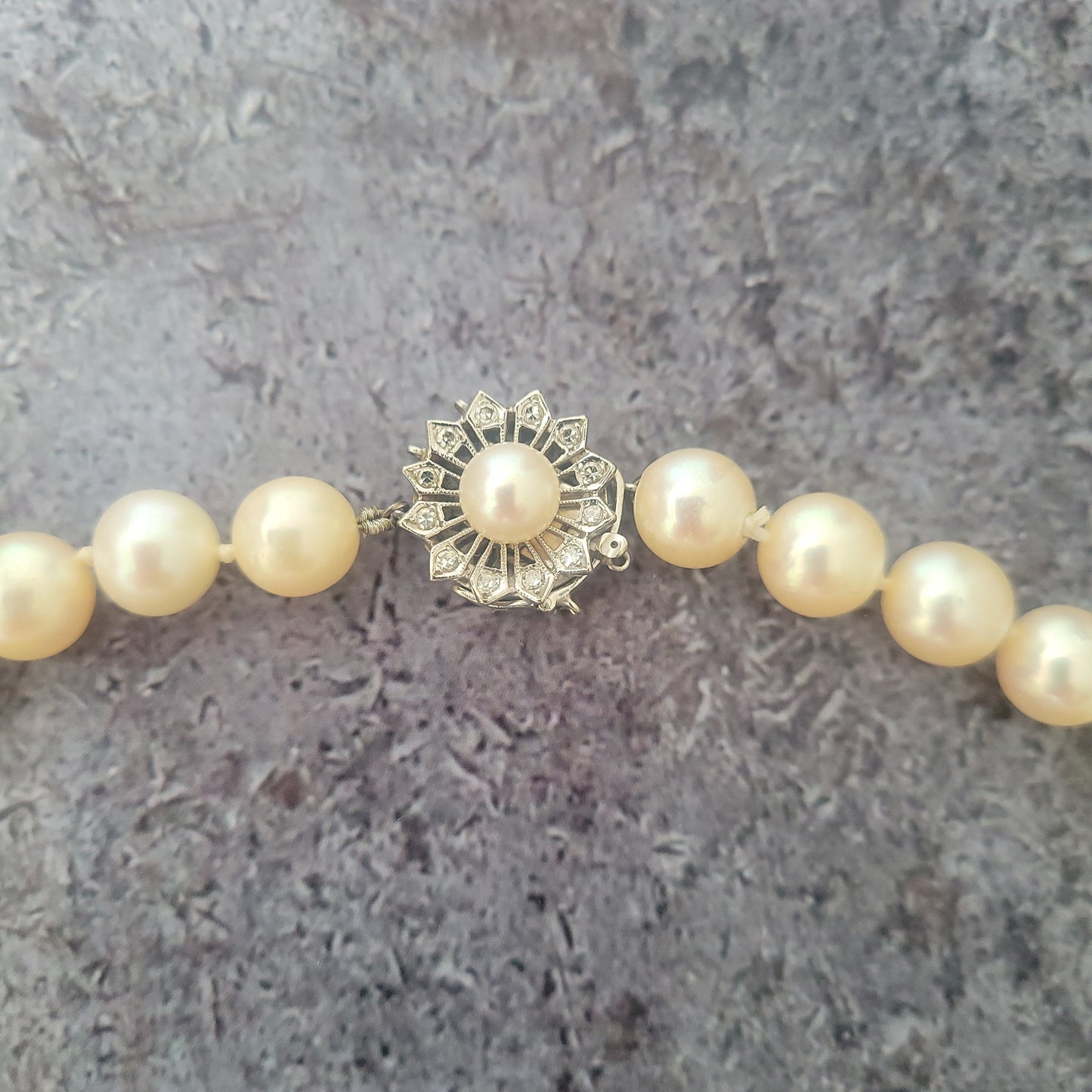 9.5mm Cream Peals with Diamond Clasp