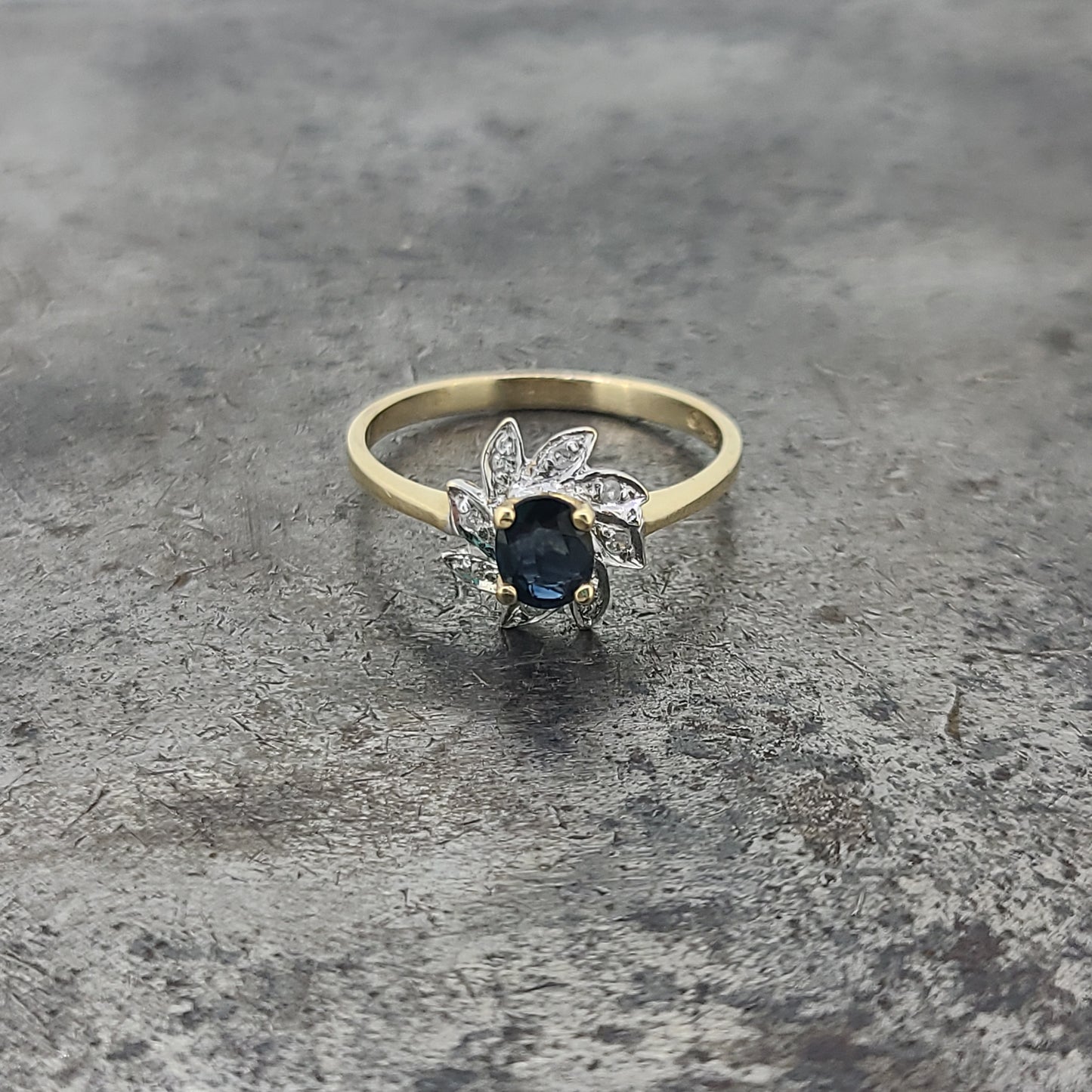 Flower Style Sapphire Ring