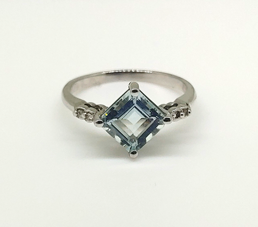 10k Aquamarine Ring