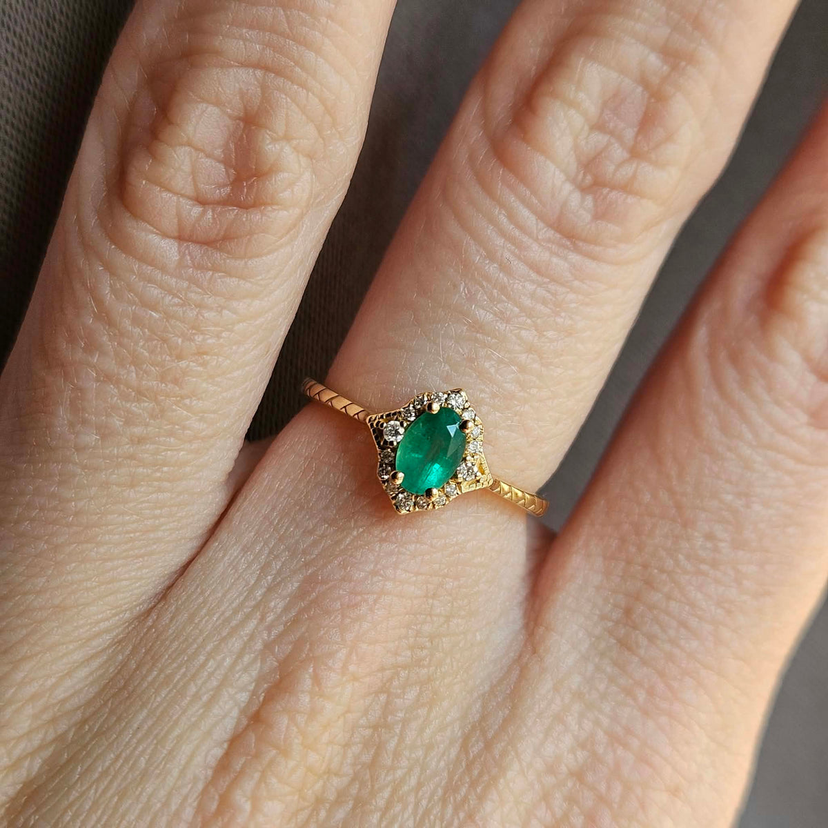 14k Emerald & Diamond Ring