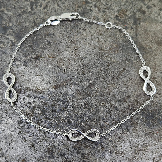 10k White Gold Diamond Infinity Bracelet