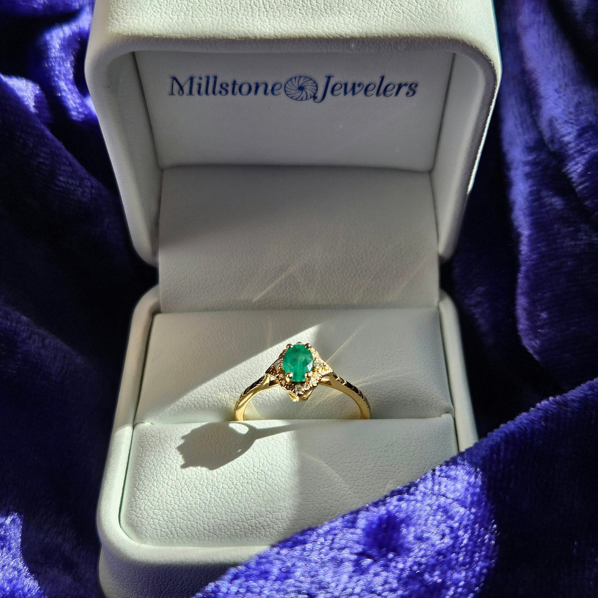 14k Emerald & Diamond Ring