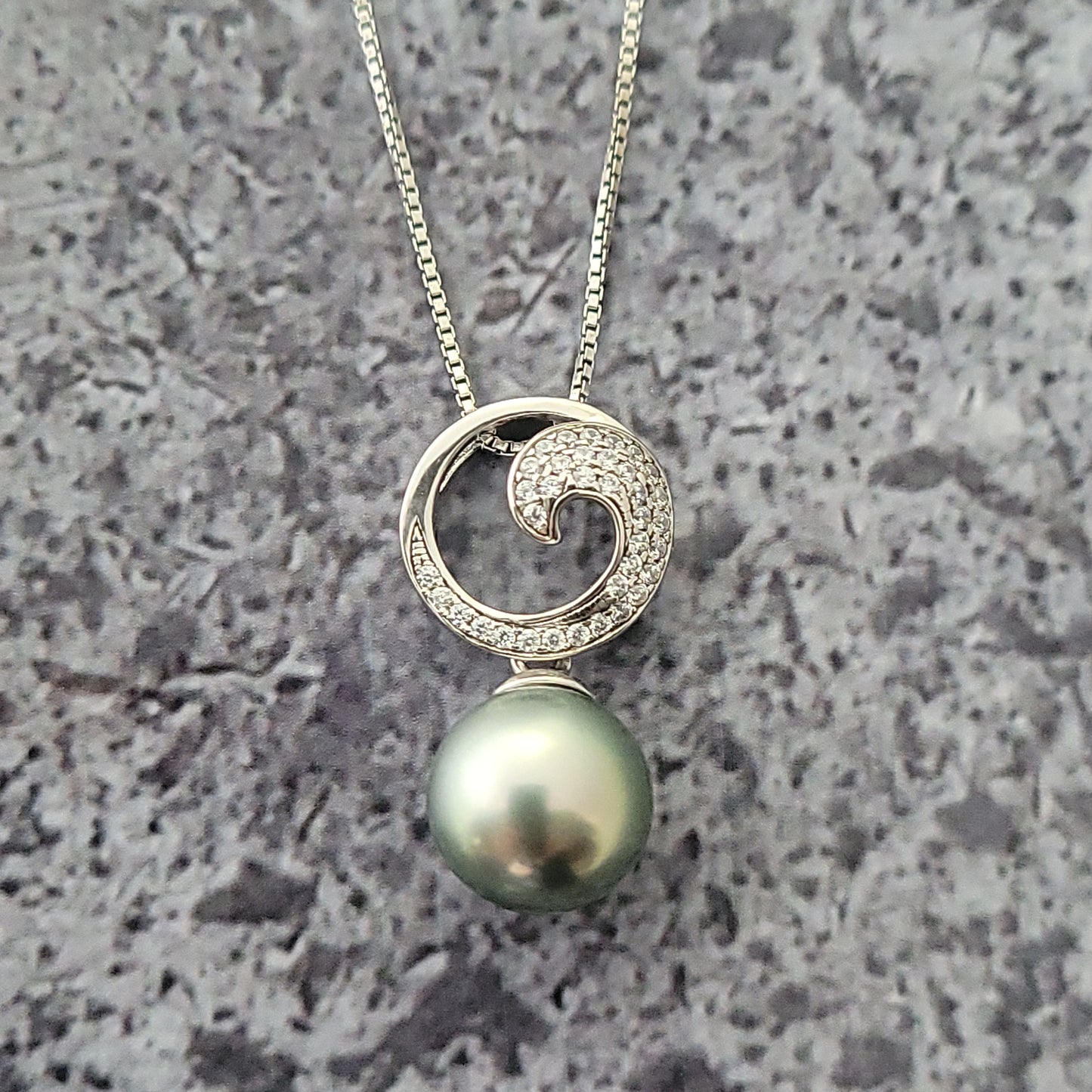 Silver Wave with Gray Pearl Necklace