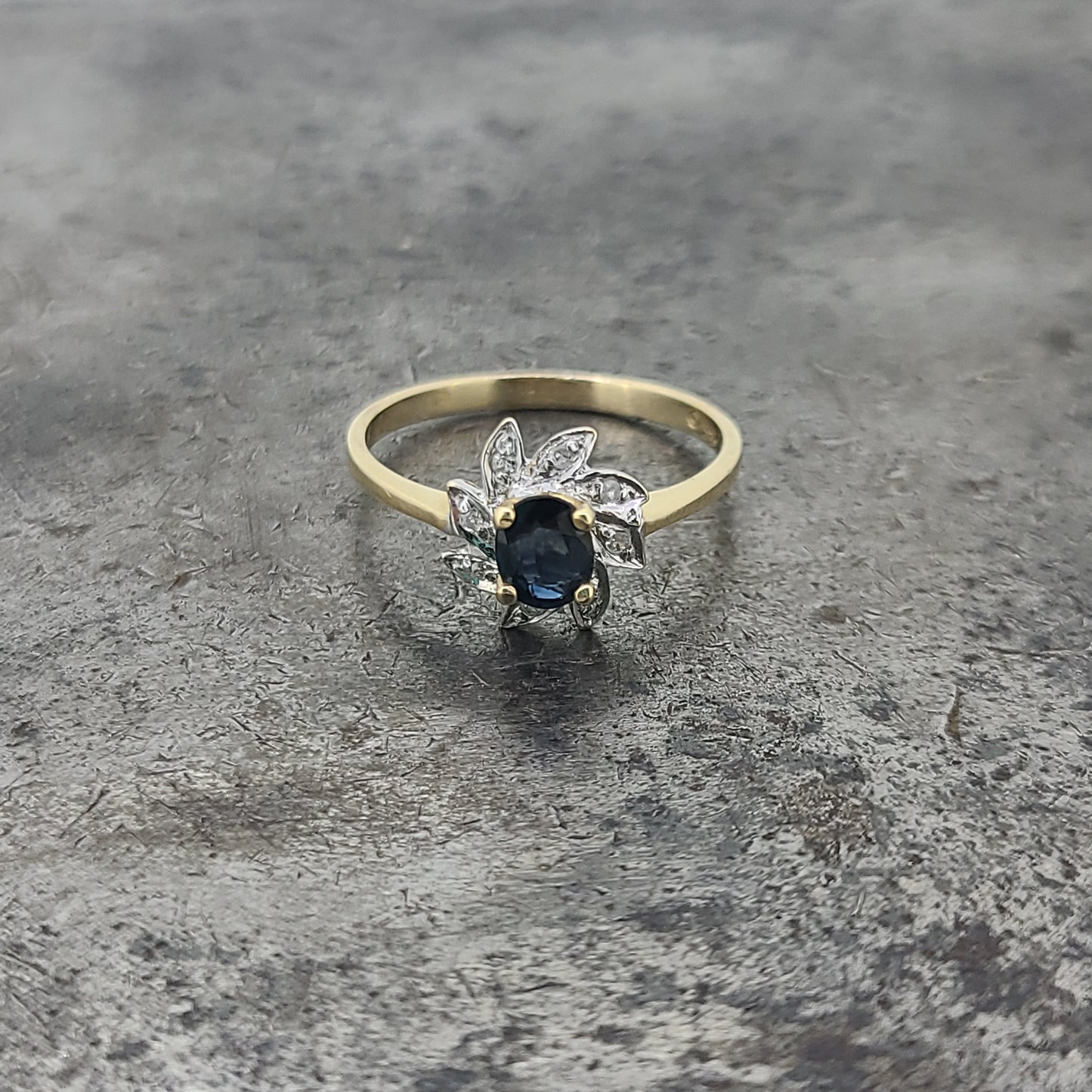 Flower Style Sapphire Ring