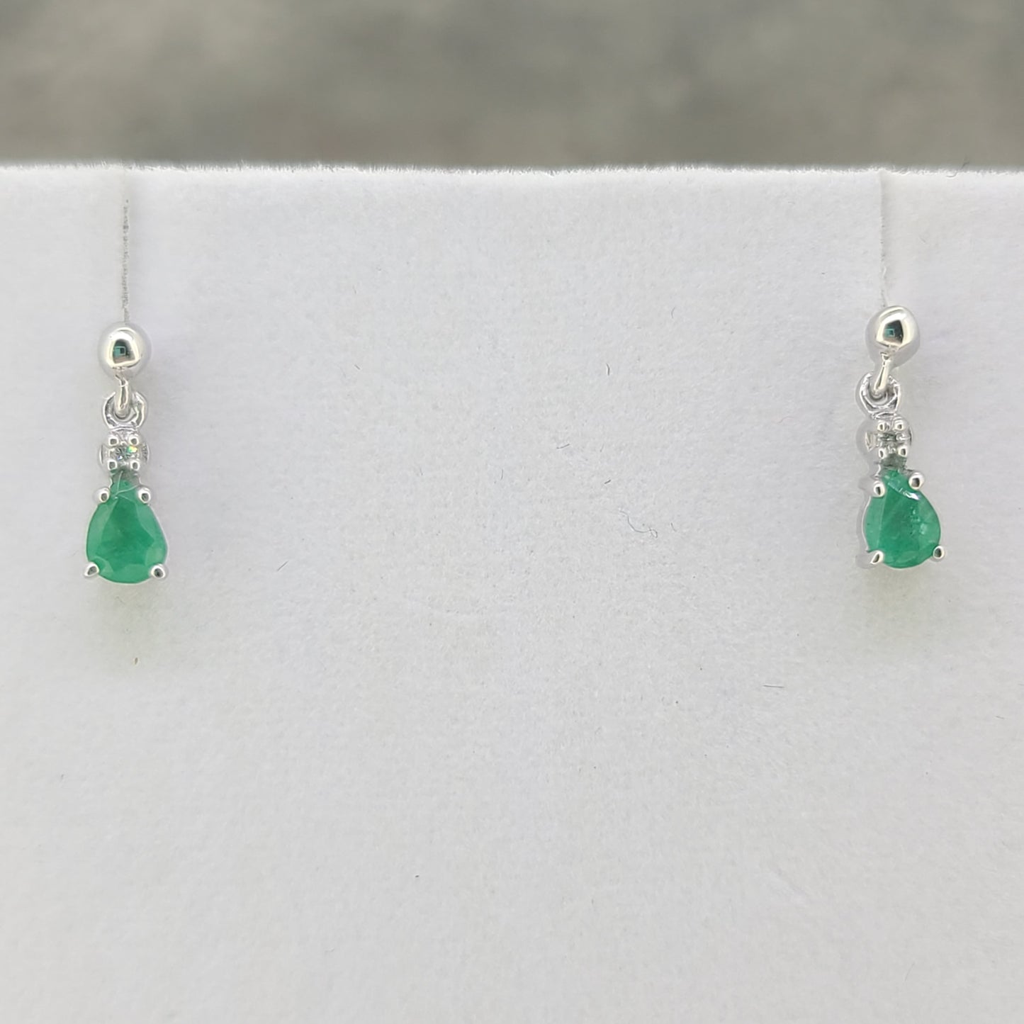 Emerald and diamon earrings